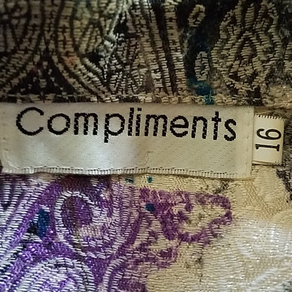 Compliments plus size Jacket - Picture 6 of 8